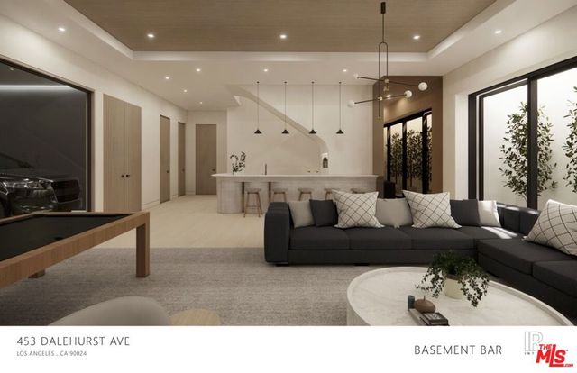 453 Dalehurst Avenue, Los Angeles, CA 90024