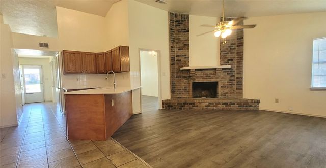 1057 Whitewater Trail, Desoto, TX 75115