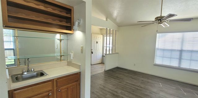 1057 Whitewater Trail, Desoto, TX 75115