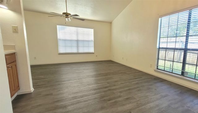 1057 Whitewater Trail, Desoto, TX 75115