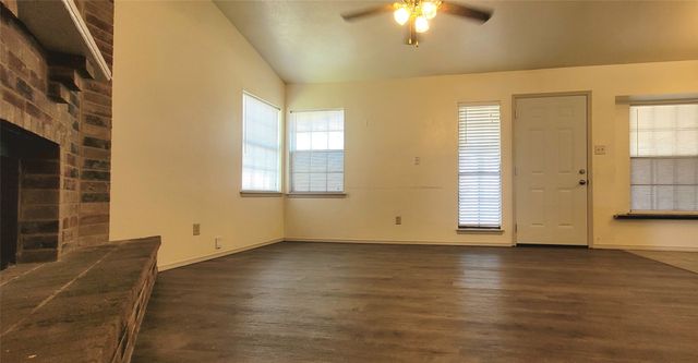 1057 Whitewater Trail, Desoto, TX 75115