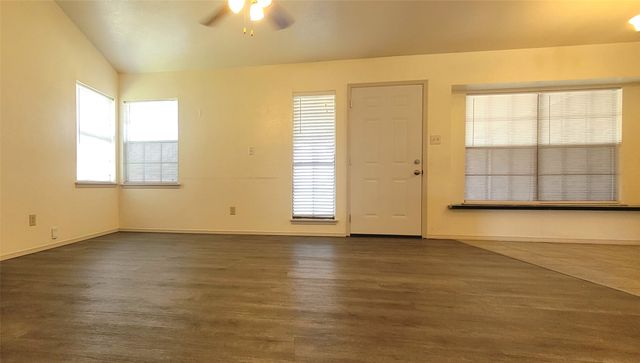 1057 Whitewater Trail, Desoto, TX 75115