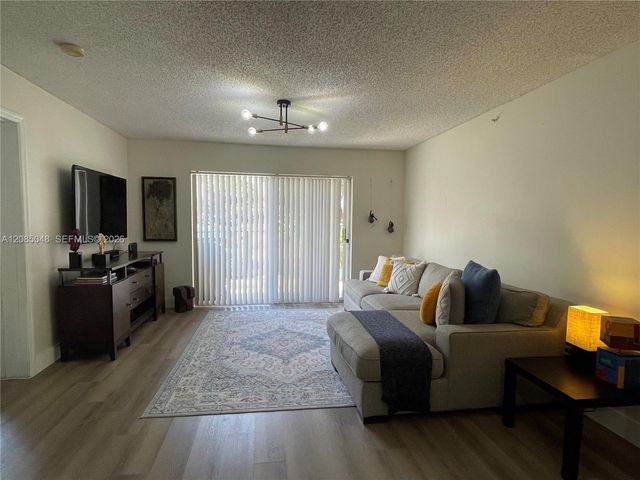 2009 SE 10th Avenue 303, Fort Lauderdale, FL 33316