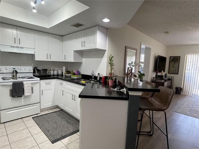 2009 SE 10th Avenue 303, Fort Lauderdale, FL 33316