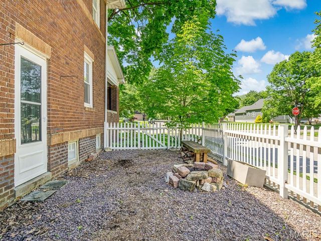 1100 Troy Road, Edwardsville, IL 62025