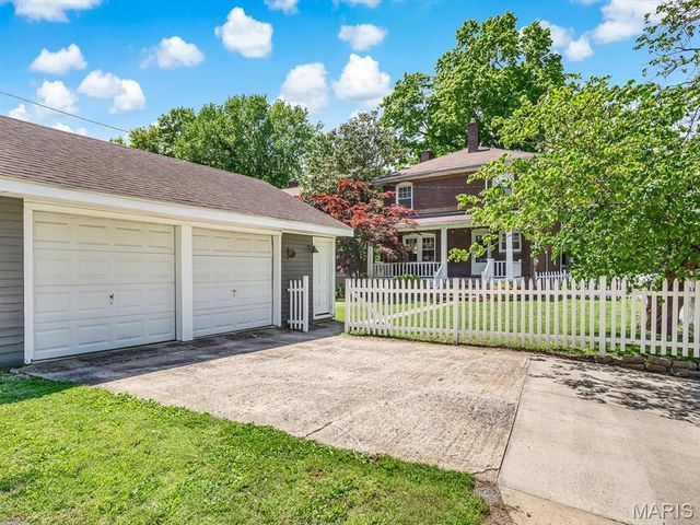 1100 Troy Road, Edwardsville, IL 62025