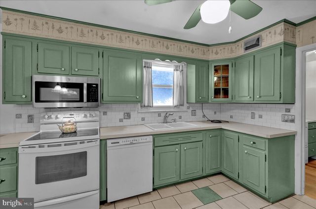 1505 CROMWELL DR, Wyomissing, PA 19610