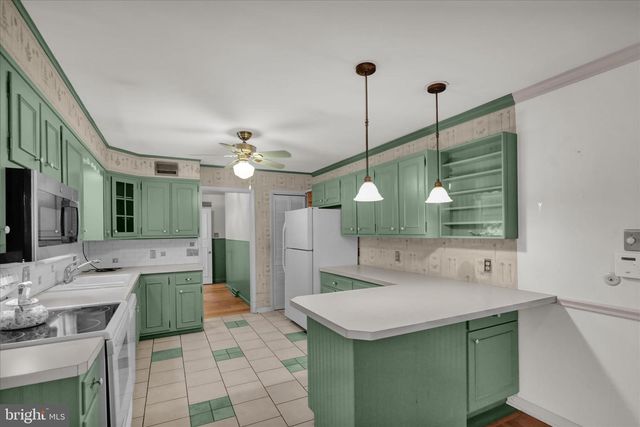 1505 CROMWELL DR, Wyomissing, PA 19610