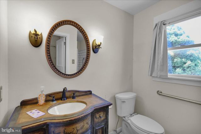 1505 CROMWELL DR, Wyomissing, PA 19610