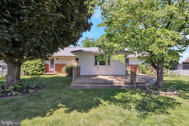 1505 CROMWELL DR, Wyomissing, PA 19610