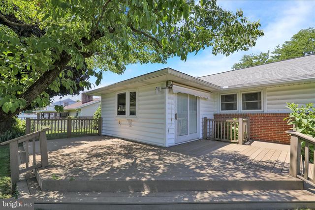 1505 CROMWELL DR, Wyomissing, PA 19610