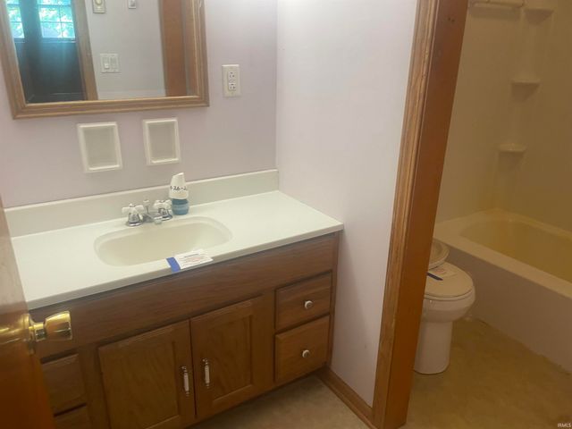 1906 W James Drive, Marion, IN 46952