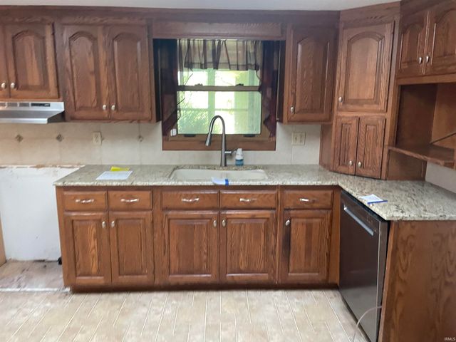 1906 W James Drive, Marion, IN 46952