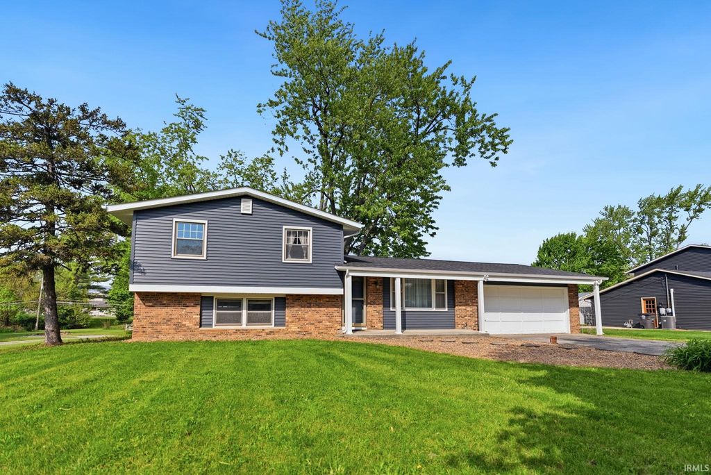816 Blake Drive, Fort Wayne, IN 46804