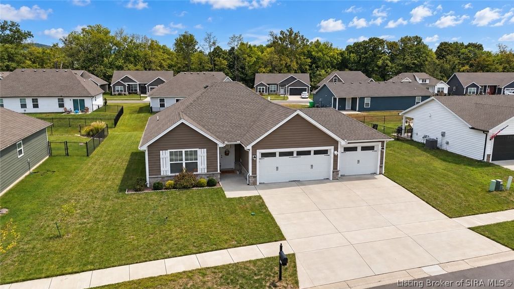 8015 Palermo Trail, Sellersburg, IN 47172
