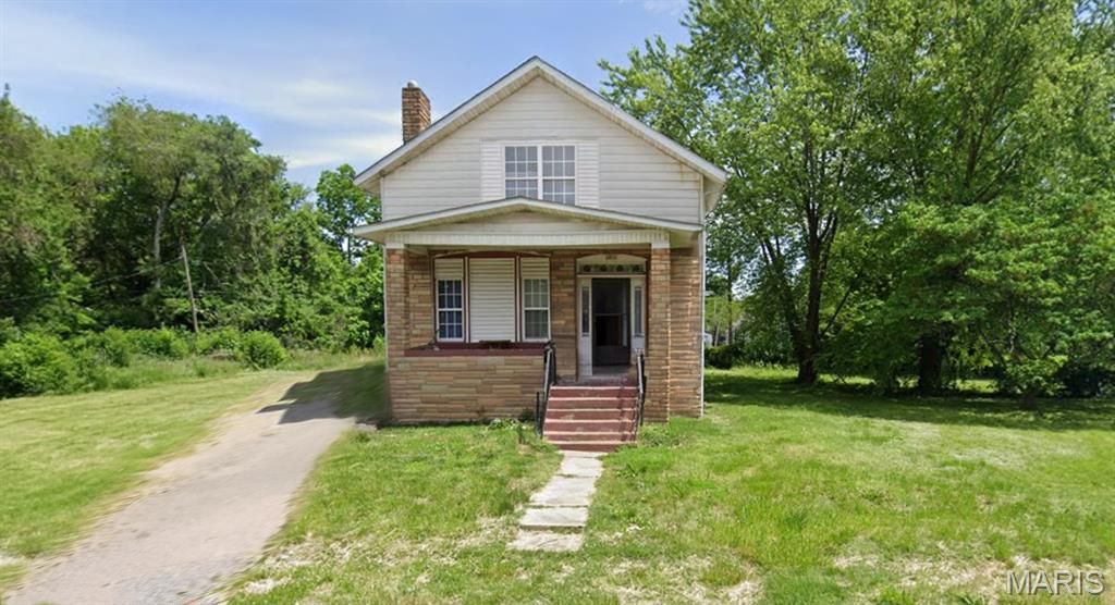 3325 Bond Ave, East St Louis, IL 62207