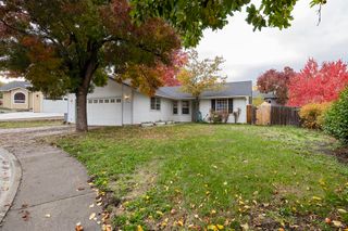 345 Blackberry Court, Talent, OR 97540