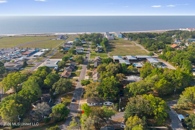 1560 E Second Street, Pass Christian, MS 39571