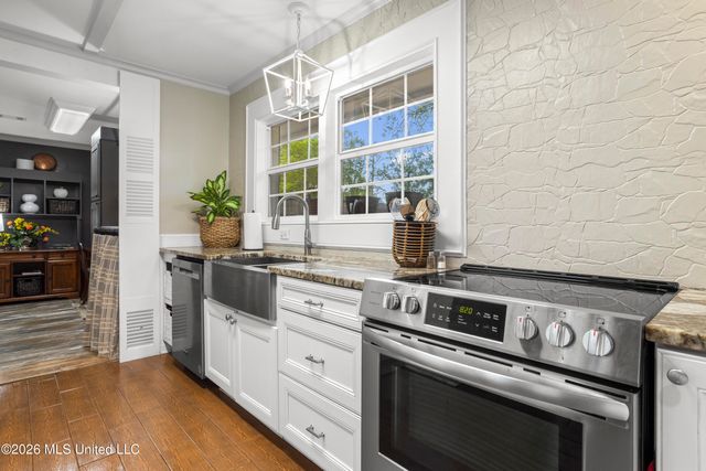 1560 E Second Street, Pass Christian, MS 39571