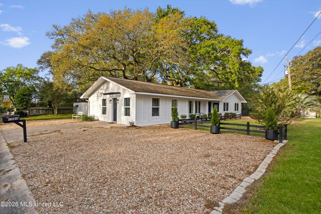 1560 E Second Street, Pass Christian, MS 39571