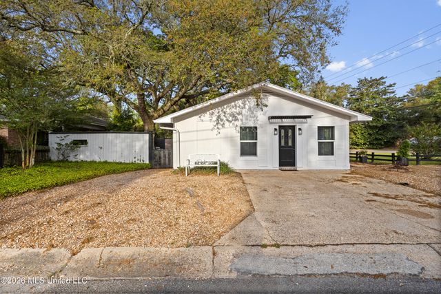 1560 E Second Street, Pass Christian, MS 39571
