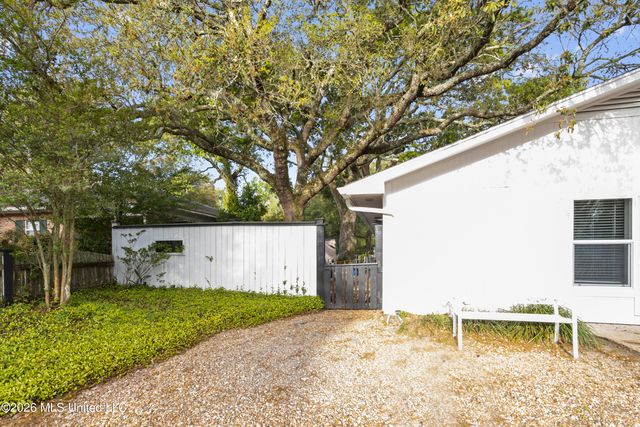 1560 E Second Street, Pass Christian, MS 39571