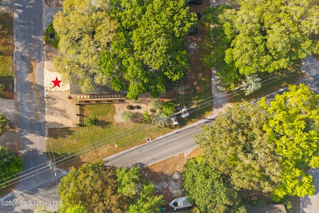 1560 E Second Street, Pass Christian, MS 39571