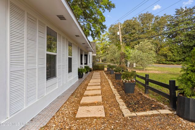 1560 E Second Street, Pass Christian, MS 39571