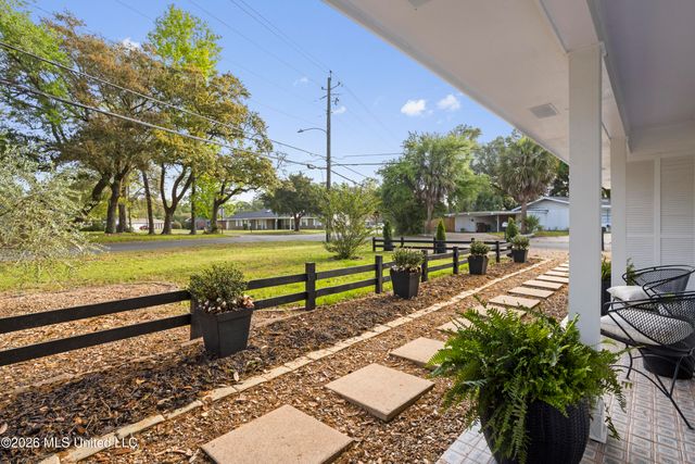 1560 E Second Street, Pass Christian, MS 39571