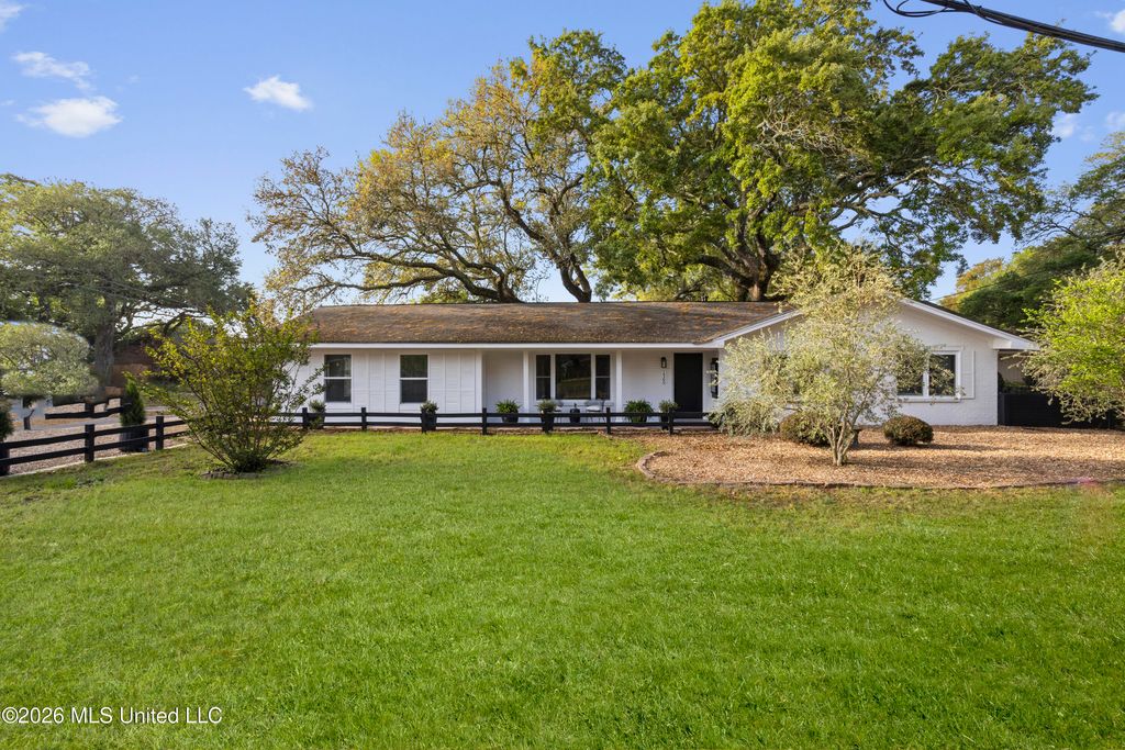 1560 E Second Street, Pass Christian, MS 39571