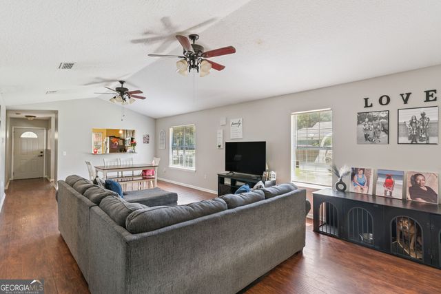 512 E William Avenue, Kingsland, GA 31548
