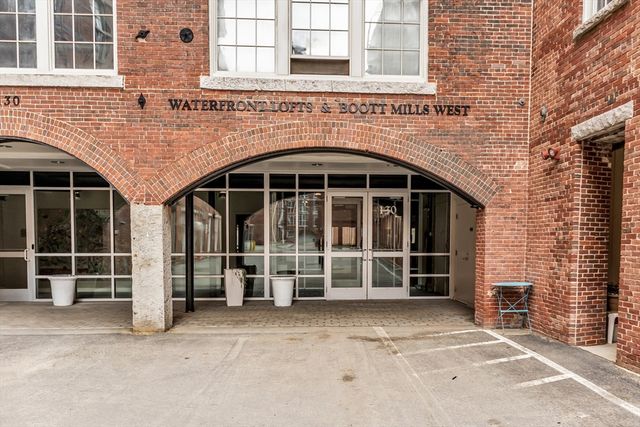 130 John St 216, Lowell, MA 01852