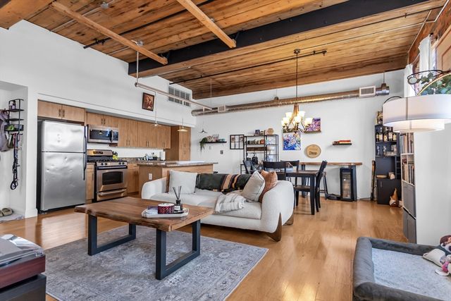 130 John St 216, Lowell, MA 01852