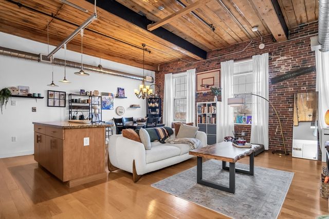 130 John St 216, Lowell, MA 01852