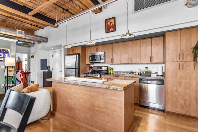 130 John St 216, Lowell, MA 01852