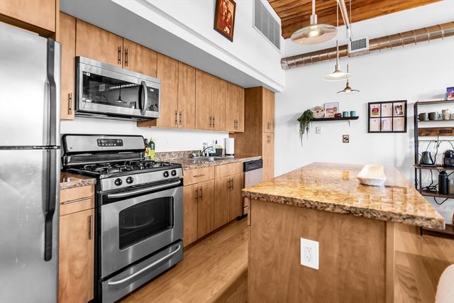 130 John St 216, Lowell, MA 01852