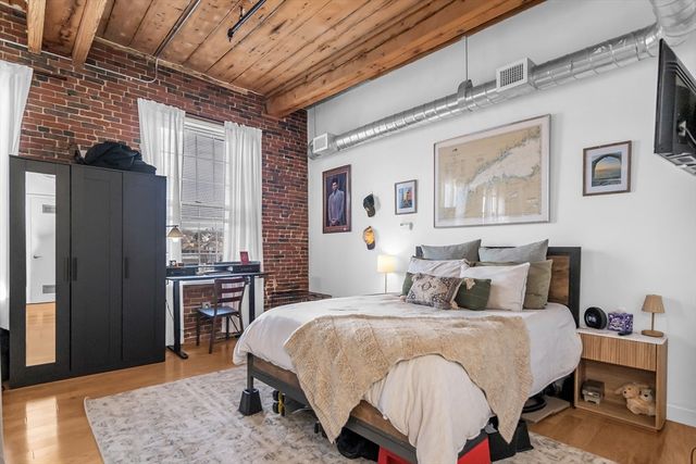 130 John St 216, Lowell, MA 01852