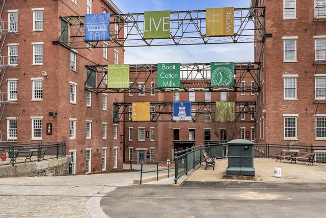 130 John St 216, Lowell, MA 01852