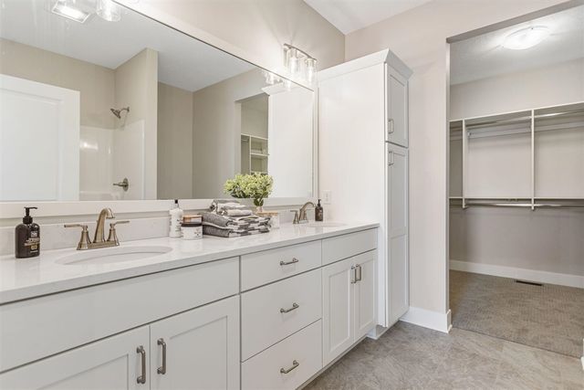 11913 Smithfield Drive, Holland, MI 49424