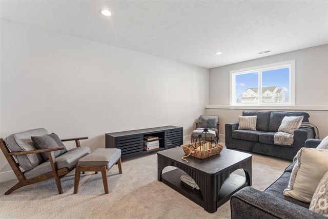 11913 Smithfield Drive, Holland, MI 49424