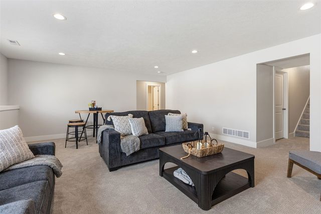 11913 Smithfield Drive, Holland, MI 49424