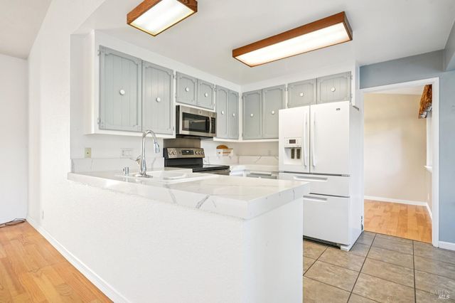 324 Woodside Cir, Vacaville, CA 95688