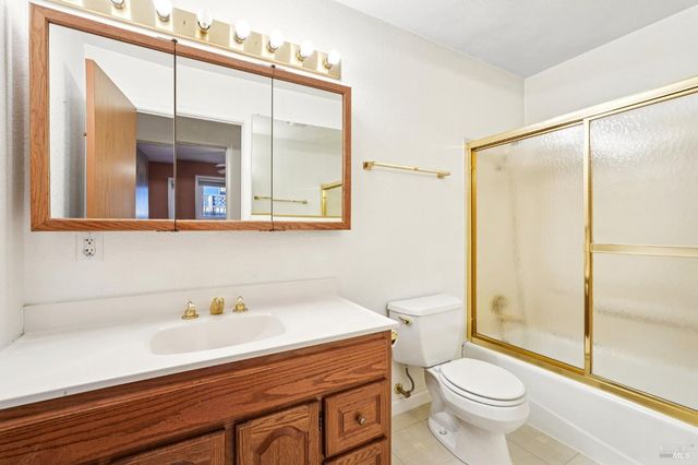 324 Woodside Cir, Vacaville, CA 95688