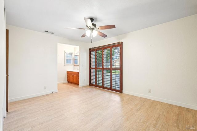 324 Woodside Cir, Vacaville, CA 95688