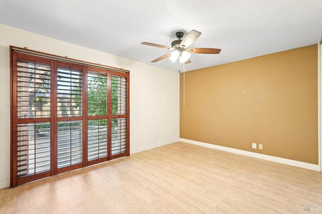 324 Woodside Cir, Vacaville, CA 95688