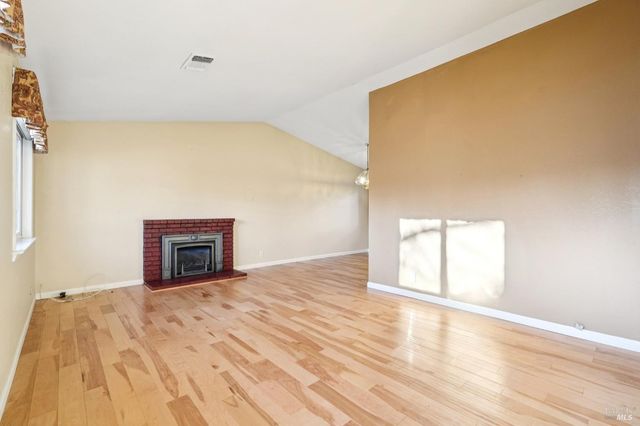 324 Woodside Cir, Vacaville, CA 95688