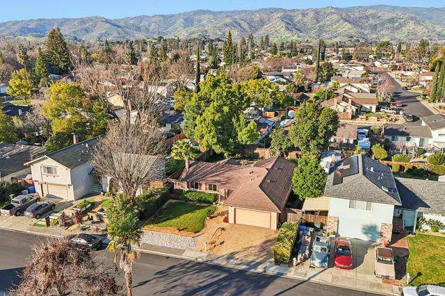 324 Woodside Cir, Vacaville, CA 95688