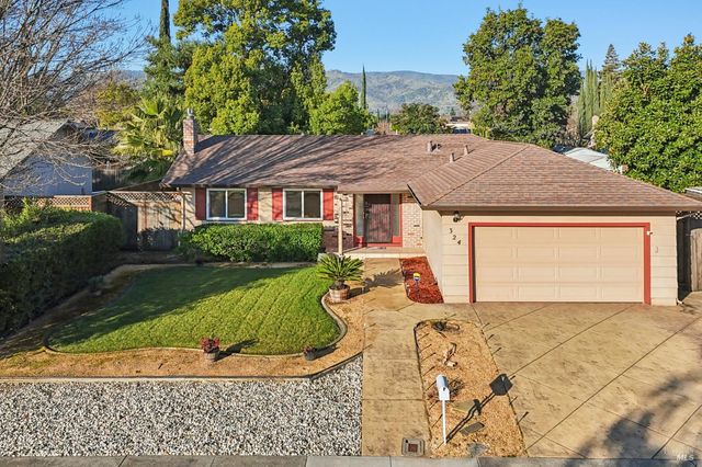324 Woodside Cir, Vacaville, CA 95688