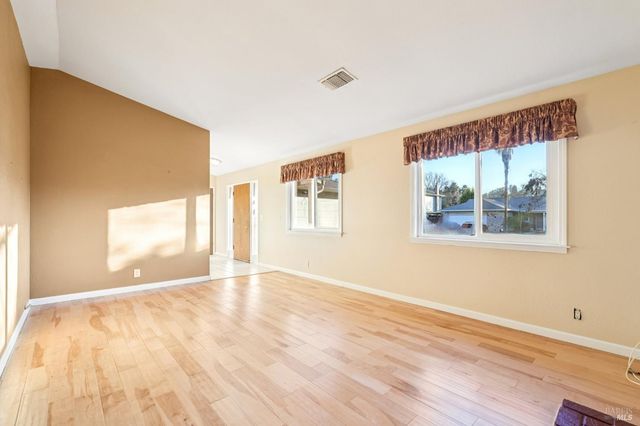 324 Woodside Cir, Vacaville, CA 95688