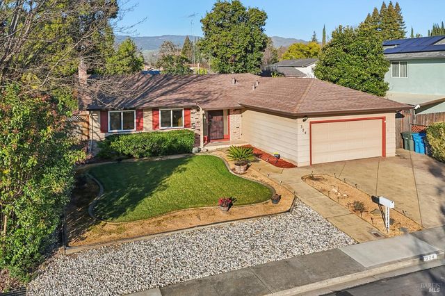 324 Woodside Cir, Vacaville, CA 95688